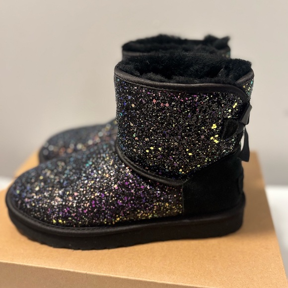 UGG Classic Mini Bow Cosmos size 6 - Picture 10 of 10